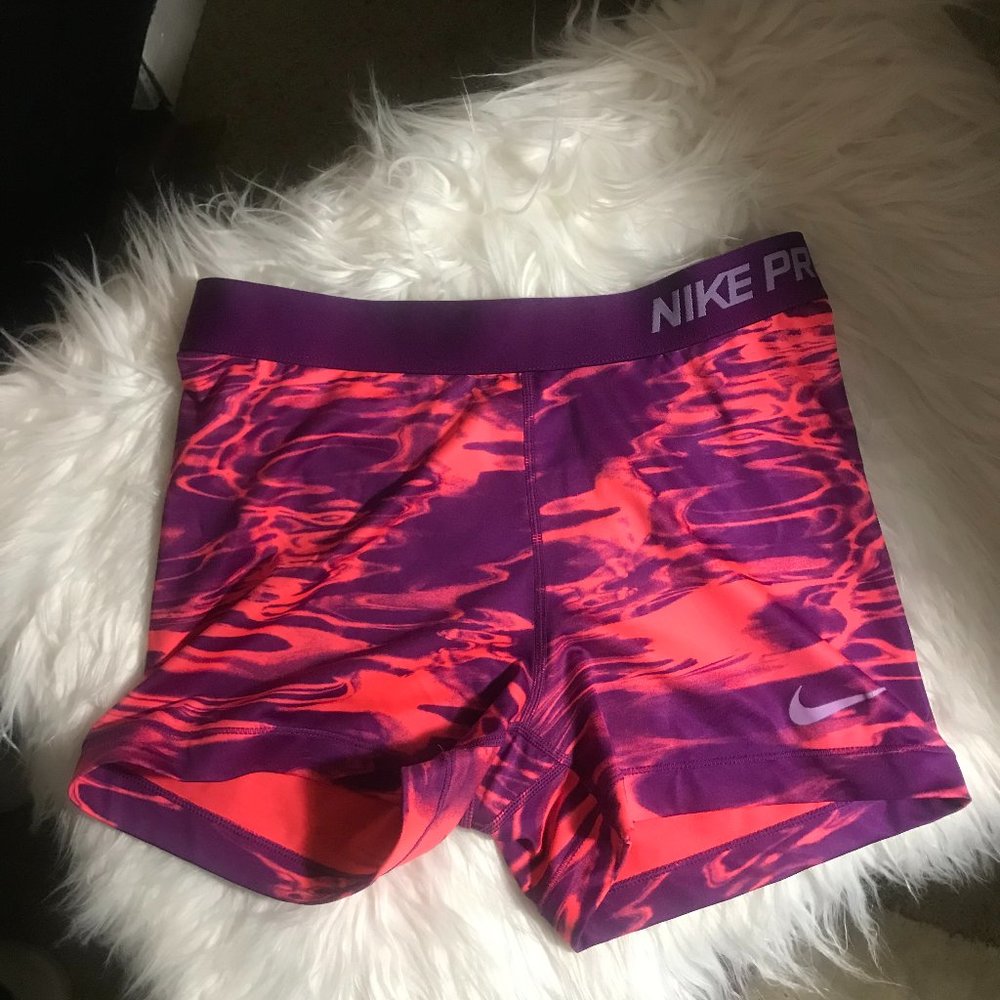 Nike pro woman shorts